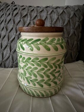 Made in India NEW Cream Ceramic Canister with Green Leaf Pattern and Wooden Lid